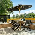 3 Bedroom Awesome In Holiday home