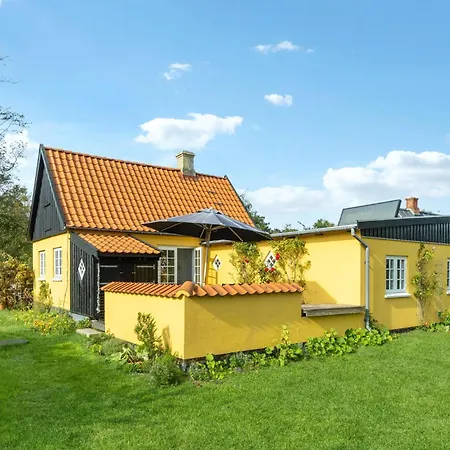 3 Bedroom Awesome In Holiday home *