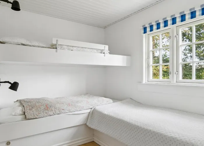 3 Bedroom Awesome In Holiday home *