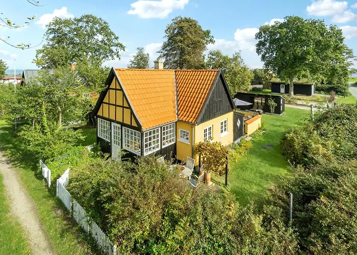 3 Bedroom Awesome In *